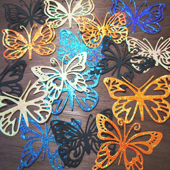【CF62】ダイカット♡キラキラバタフライ4種4色16枚 蝶々 装飾 素材 1枚目の画像