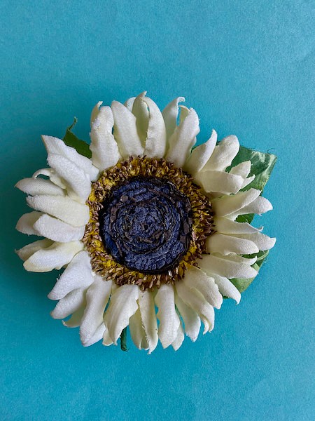 布花 Big white sunflower corsage 1枚目の画像
