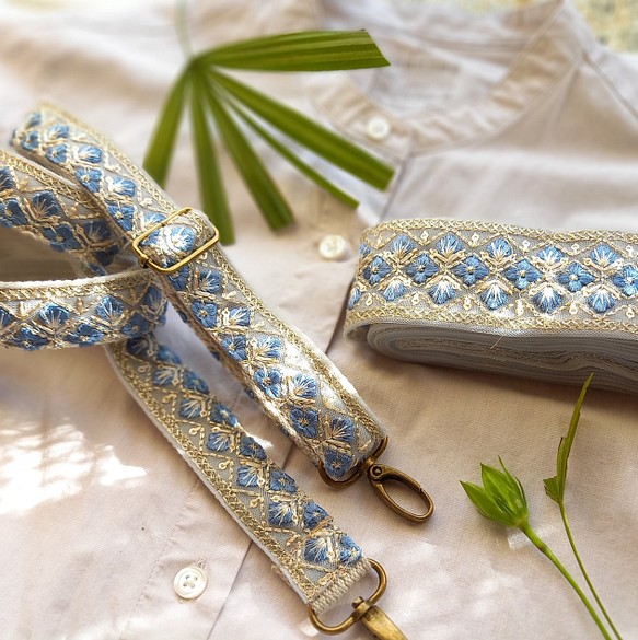 インド刺繍リボンのスマホショルダーストラップ（くすみグリーン