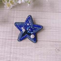 ＊SALE＊ビーズ刺繍ブローチ【お星さま/ナイトブルー】 ブローチ