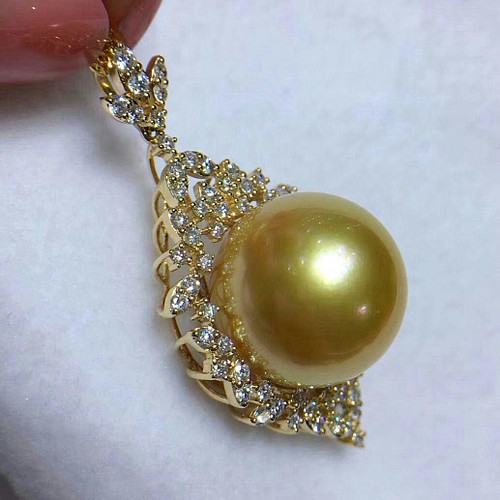 特別プライス 高品質.真珠ネックレス ダイヤモンド付きペンダント