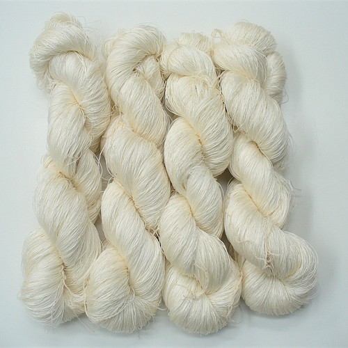 シルクの糸 絹糸 自然のまま【数量限定】 糸・ミシン糸 しろきつね