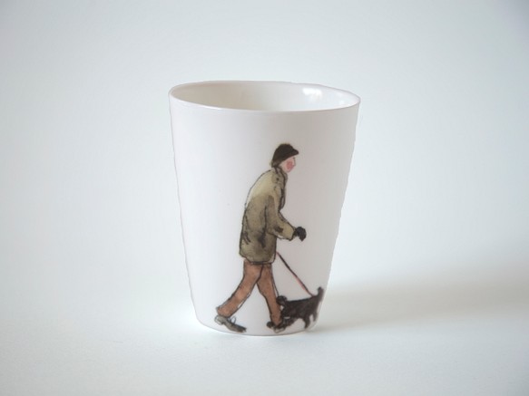コップ「男性と犬」ボーンチャイナ 箱付き 1枚目の画像