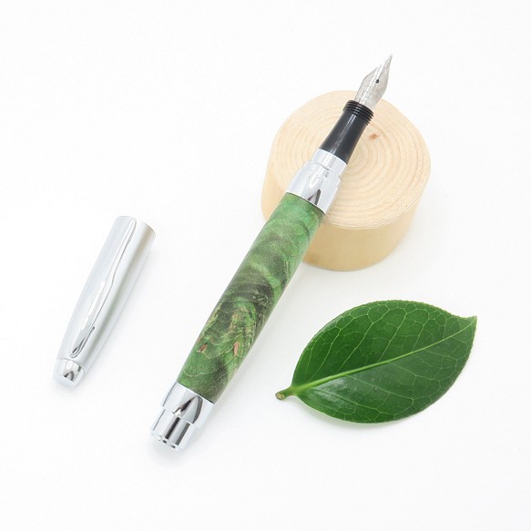 手工木製豪華鋼筆帶旋轉帽中號筆芯轉換器楓木綠鉻 第1張的照片