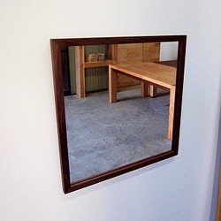 鏡　ミラー　ウォールナット　シンプルなデザイン  54 x 54 cm 1枚目の画像