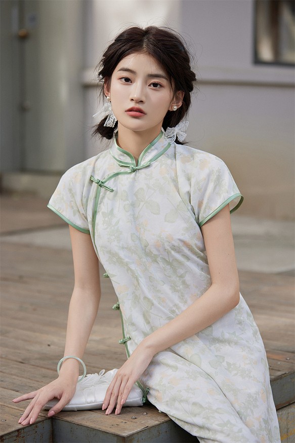 綠色邊 復古碎花雪紡古法少女旗袍 新中式中秋春節改良連身裙洋裝 第1張的照片