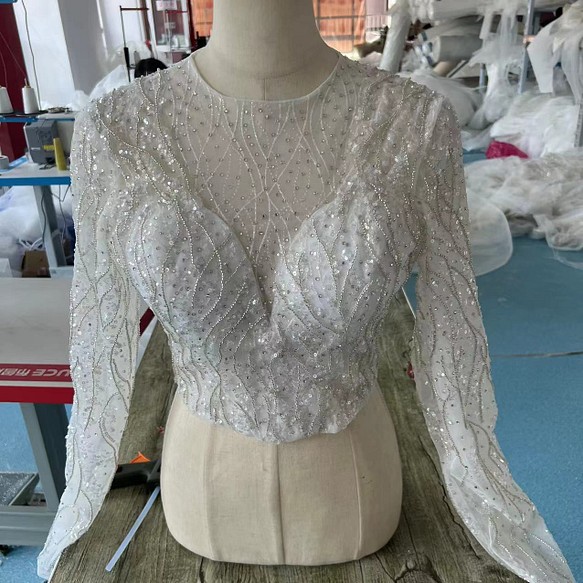 優雅的胡桃扣閃亮亮片蕾絲波萊羅上衣婚紗出眾時尚外觀 第1張的照片