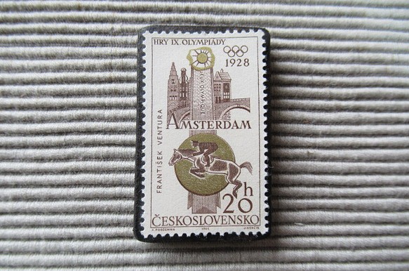 チェコスロバキア　切手ブローチ8209 1枚目の画像