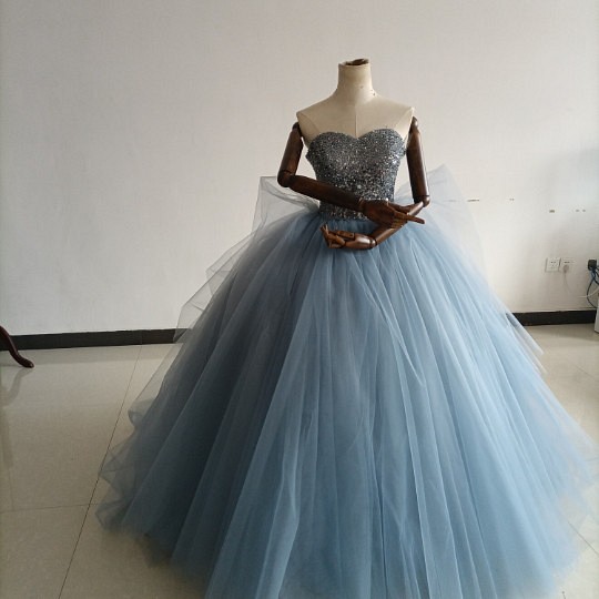 ブルーグレーカラードレス　ウエディングドレス　エレガント 編み上げ 結婚式/披露宴 1枚目の画像