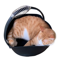 本革　猫用 バケットベッド　黒色　ばねハンドル付 1枚目の画像