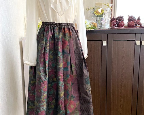 売り切れ在庫なし大島紬 絹紬 赤・茶系のパッチワーク フレアスカート 