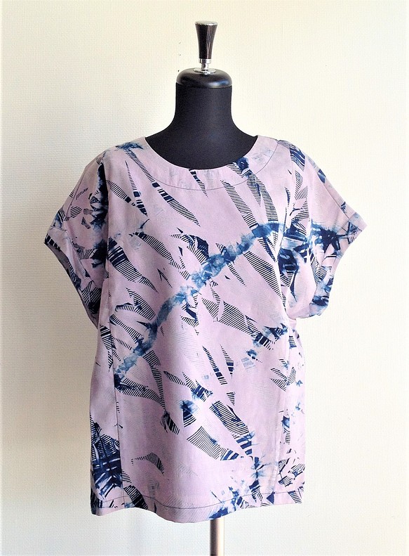 伝統織物のトップブランド塩沢紬（色無地）に本藍染めを施した洋服オリジナルブランド『ツムギンブルー』（ベストＢ） 1枚目の画像