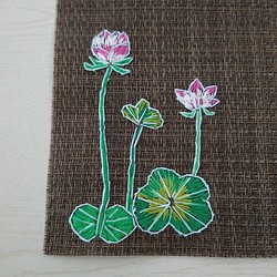 蓮の花の手刺繍ランチョンマット 1枚目の画像