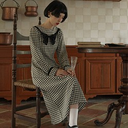 黑白明暗格紋 日式昭和風蝴蝶結洋裝 娃娃領腰部繫帶復古連身裙 第1張的照片