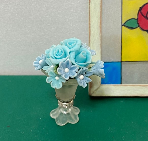樹脂粘土のミニチュア花（花瓶とフラワーリース） 1枚目の画像