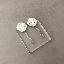 White flower pierce/earrings （ピアス / イヤリング） 1枚目の画像