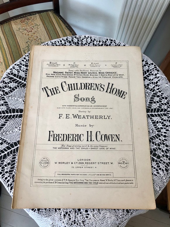 英国で出会った♪アンティークの大判の楽譜 エンボス入り 6枚綴り12p「THE CHILDREN′S HOME…」 1枚目の画像
