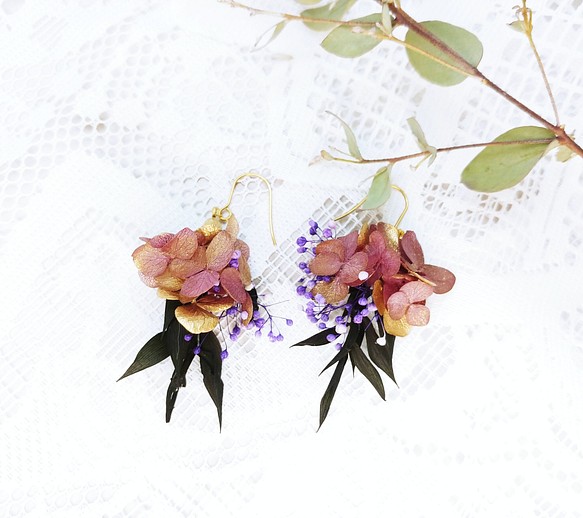 紫陽花のブラックブーケピアス/イヤリング 1枚目の画像