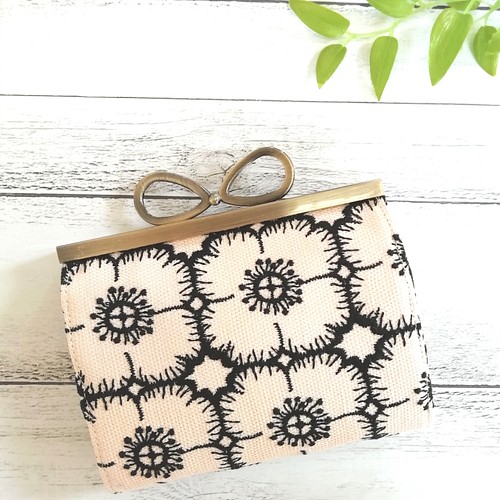 SALE☆ミナペルホネンanemone刺繍生地,がま口コンパクト財布/light