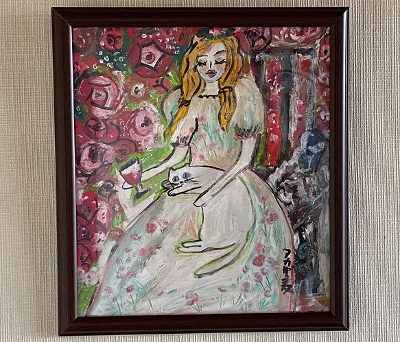 絵画 。壁掛け絵【美しい赤いバラ園でワインを飲みながら白い猫を抱いている少女】 1枚目の画像