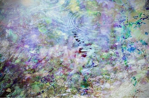 「雨、沁みる」ＦＯサイズ　コンパクト　インテリア　アート　写真　自然　水たまり　雨　青　ブルー　キャンパスプリント　美 1枚目の画像