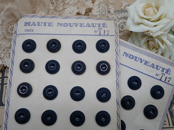 フランスプラスチックデザインボタンS（ダークグレイブルー /T17） 3個セット 1枚目の画像