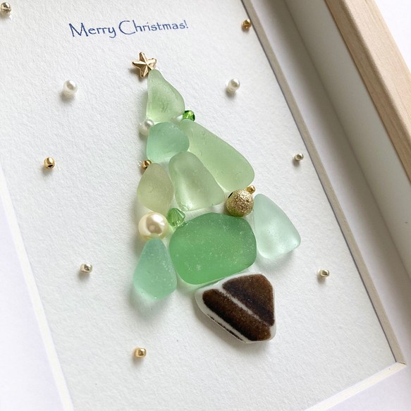 淡い緑色のクリスマスツリー・シーグラスアート 1枚目の画像