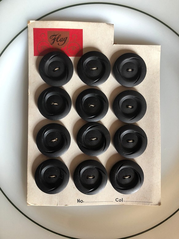 アンティーク ボタン 12個セット ビンテージ 昭和 レトロ 個性的 ハンドメイド素材 黒ブラック　シートポップ アクセ 1枚目の画像