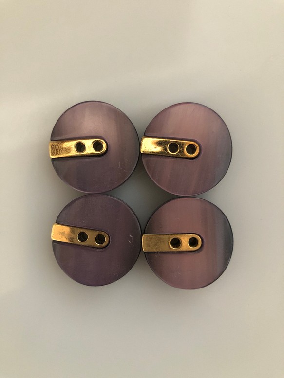 アンティーク ボタン 4個セット ビンテージ 昭和 レトロ 個性的 ハンドメイド素材 紫色　パープル　ポップ アクセ 1枚目の画像