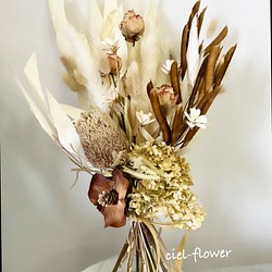 ホワイトベージュのスワッグ、花束、ブーケスタイル　ドライフラワー　リボン変更可能　送料無料 1枚目の画像