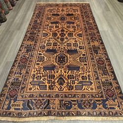 アンティークの風合い美しい部族絨毯　アフガニスタン　トライバルラグ　ヴィンテージ手織り絨毯　116x210cm　＃448 1枚目の画像