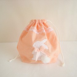 可愛いうさぎの巾着袋(ペールオレンジ） 1枚目の画像