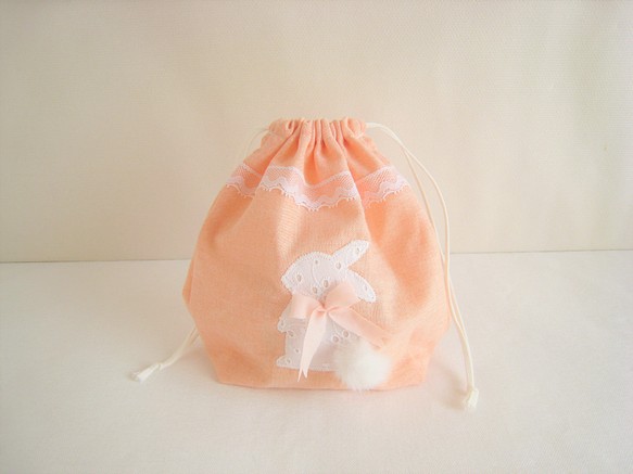 可愛いうさぎの巾着袋(ペールオレンジ） 1枚目の画像