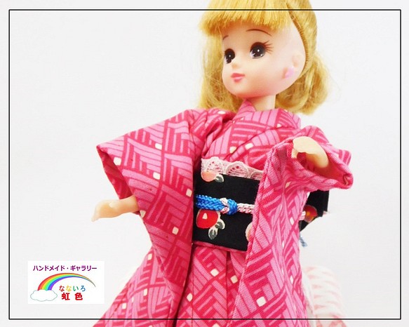 【リカちゃん用着せ替え服】幾何学模様の着物・スクエア・ピンク・振袖・帯セット 1枚目の画像