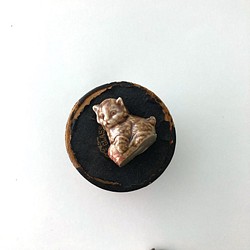 ねこの置きもの cat figure 陶器のねこ　動物　cats イギリスアンティーク　ギフト　プレゼント 1枚目の画像