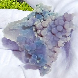 グレープカルセドニー　『北海道』　*新種の鉱物　結晶、原石、標本 1枚目の画像