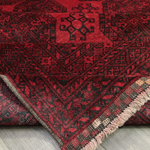 アンティークトルクメン絨毯 繊細なモチーフを重ねた美しいデザイン 