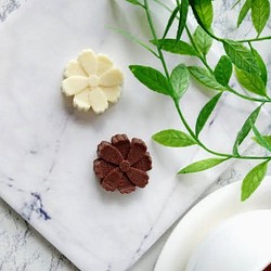 お花のチョコレート型（コスモス）(22)　シリコン型　シリコンモールド　お菓子　手作り　プレゼント 1枚目の画像
