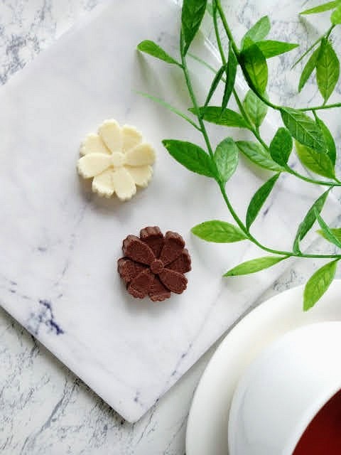 お花のチョコレート型（コスモス）(22)　シリコン型　シリコンモールド　お菓子　手作り　プレゼント 1枚目の画像