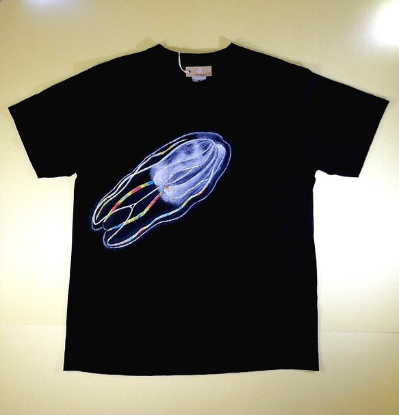 メンズM　手描きTシャツ　発光クラゲ(表面のみ)　　　 1枚目の画像