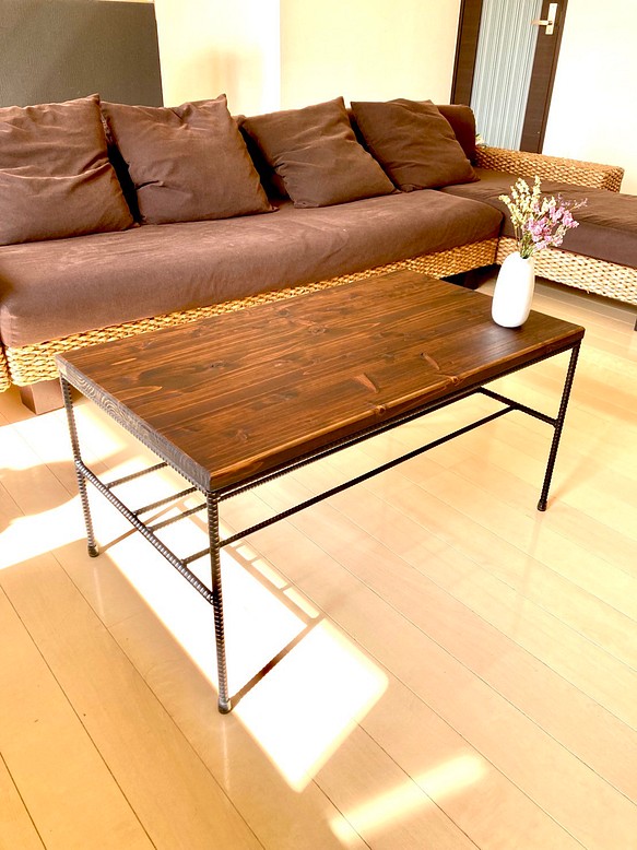 シンプルで木目に表情のあるテーブル　センターテーブル　ローテーブル　アイアン 1枚目の画像