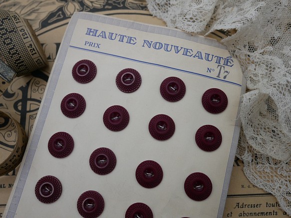 フランスプラスチックデザインボタンS（ボルドー/T7）  3個セット 1枚目の画像