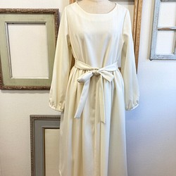 促銷價B品❤️ 奶油色收腰絲帶縮褶連衣裙（均碼M-L） 第1張的照片