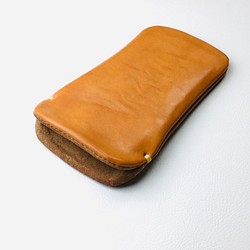 【革を感じる】iPhone14/14Proキャメル色本革ケースinケース（薄茶スエード） 1枚目の画像
