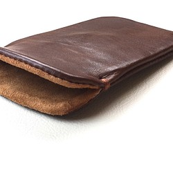 【手感皮革】iPhone14Plus/14pro max 巧克力色真皮保護殼保護套（淺棕色麂皮） 第1張的照片