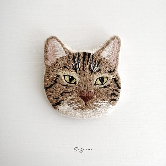 【限定1点】猫刺繍のブローチ　マロン 1枚目の画像