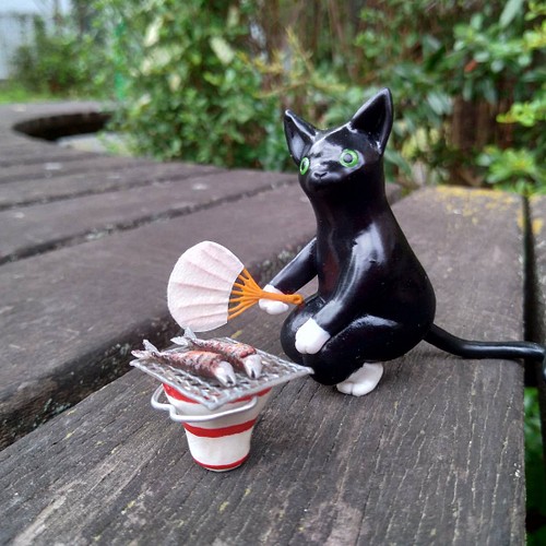 黒猫のクロネ、秋刀魚を焼く その他人形 じゅぴたん 通販｜Creema