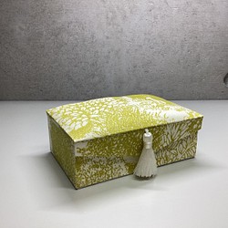 カルトナージュの小箱  ミニタッセル付き　フランス布 1枚目の画像