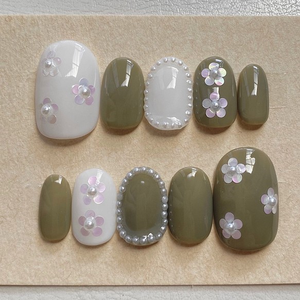 カーキ ホワイト 秋ネイル フラワー 花 パール ネイルチップ ネイルチップ ネイルシール R Nail 通販 Creema クリーマ ハンドメイド 手作り クラフト作品の販売サイト