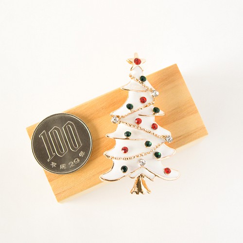 白いクリスマスツリーのブローチ』 ブローチ yokuri 通販｜Creema 